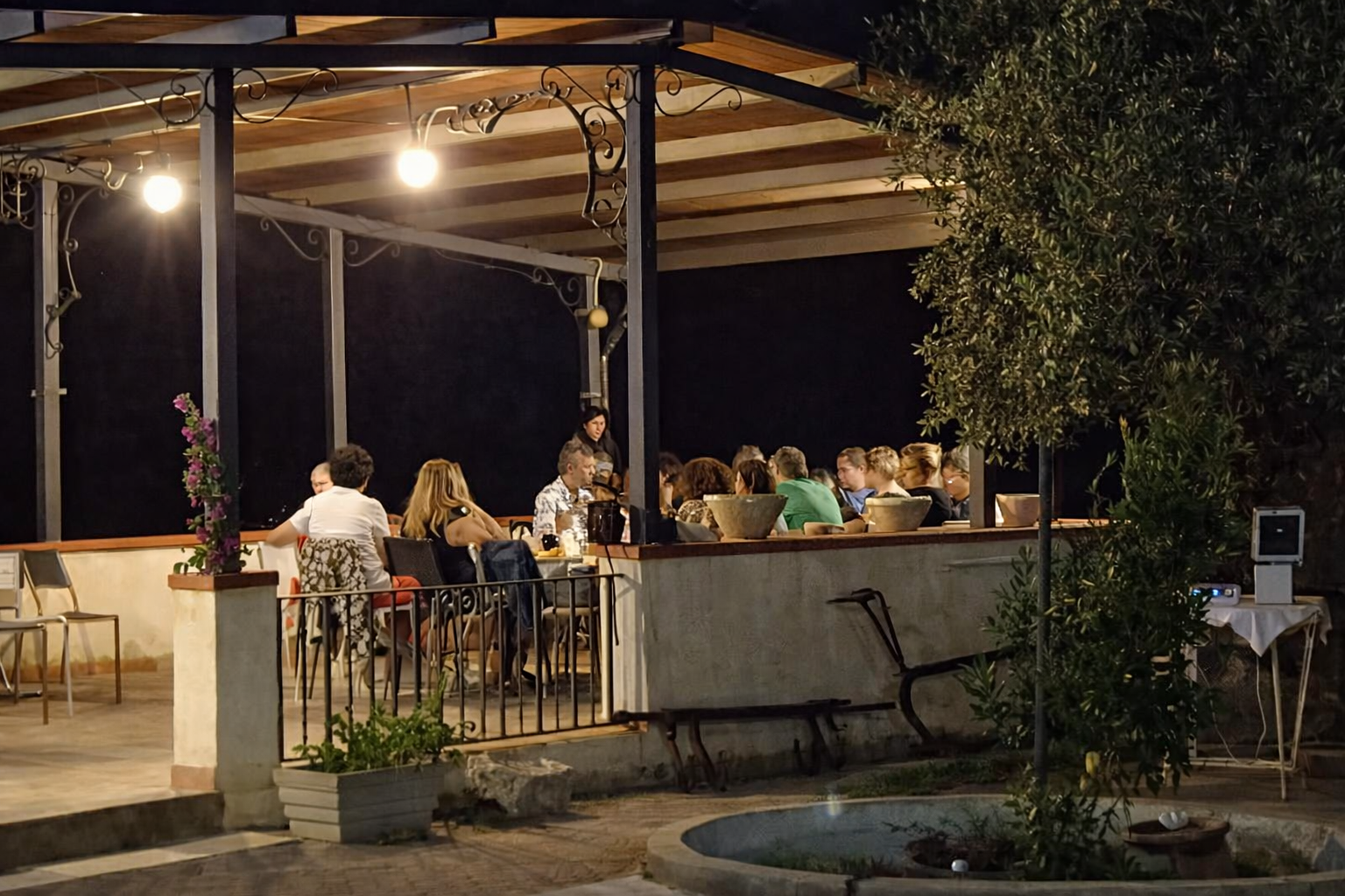Cena serale in terrazza a Mariscò